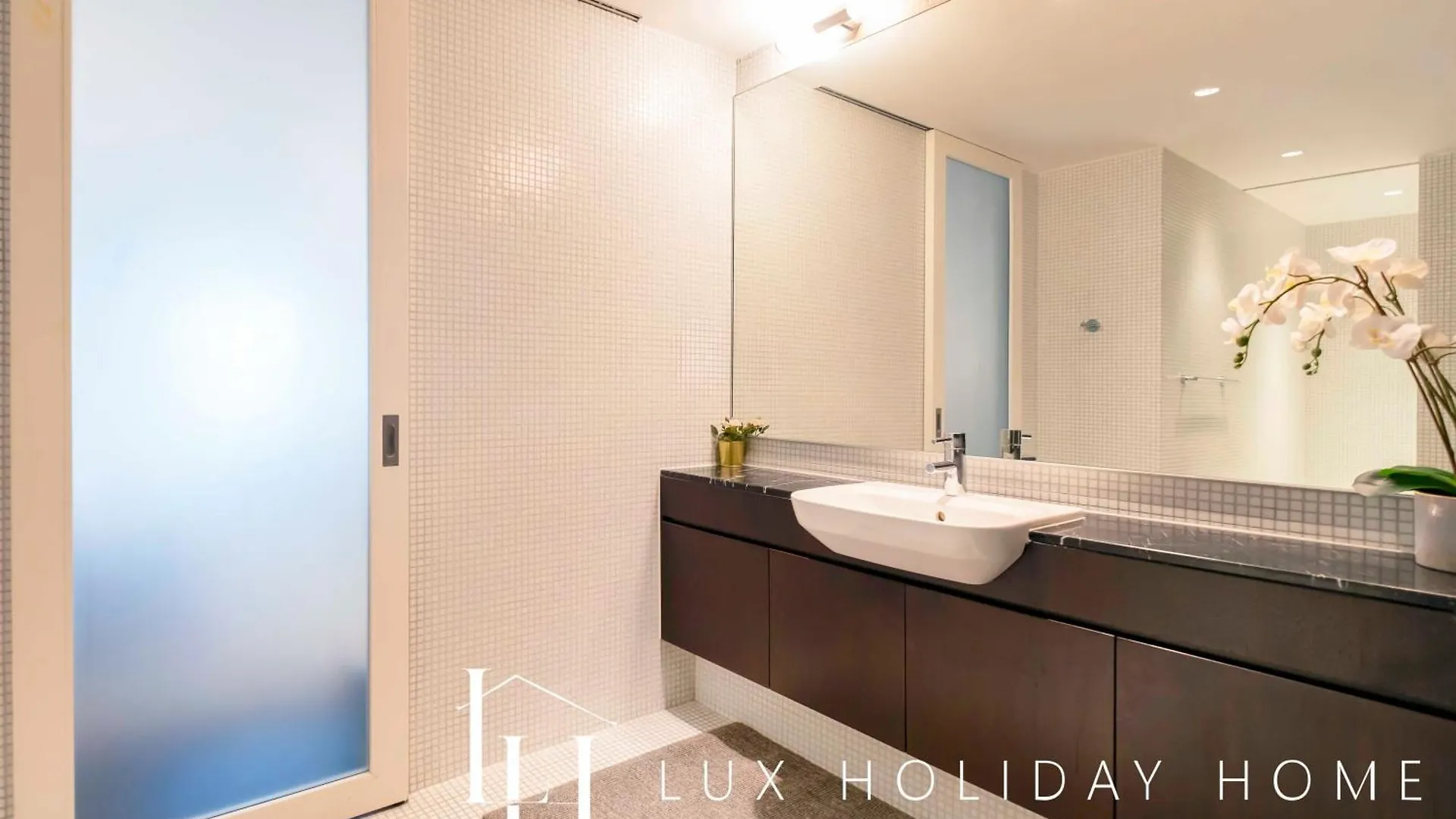 Lux The Elegant Difc Suite Dubai